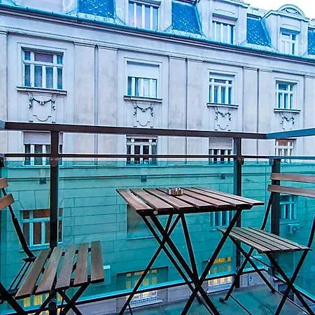 Vagabond Corvin Hotel